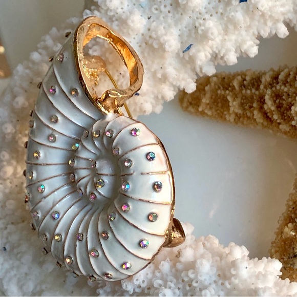 NEW! Nautilus Seashell White Enamel & Rhinestone Pin Brooch - Picture 2 of 6